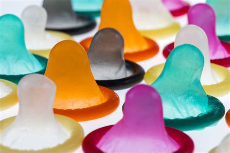 Blowjob ohne Kondom gegen Aufpreis Begleiten Peer